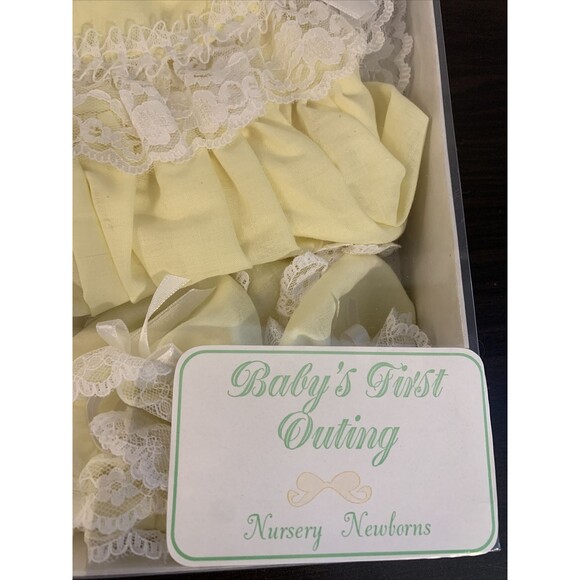 AshtonDrake Baby’s First Outing Outfit – Yellow Lace Gown Set – Vintage – New - Picture 2 of 13